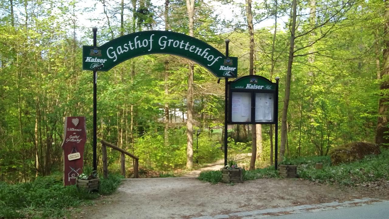 ホテルGasthof Grottenhof Neuhaus an der Pegnitz エクステリア 写真
